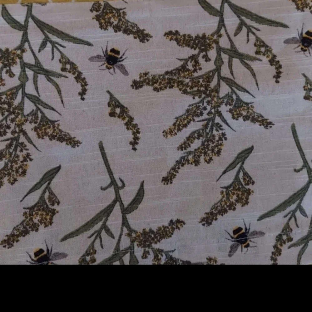 WELCOME TO OUR HIVE Farmhouse Style Full Apron BNWT RETIRED 2022